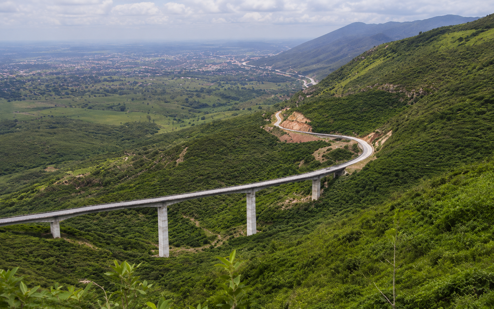 Serra das Russas, ferrovia e BR-232 como eixos históricos de chegada a Gravatá